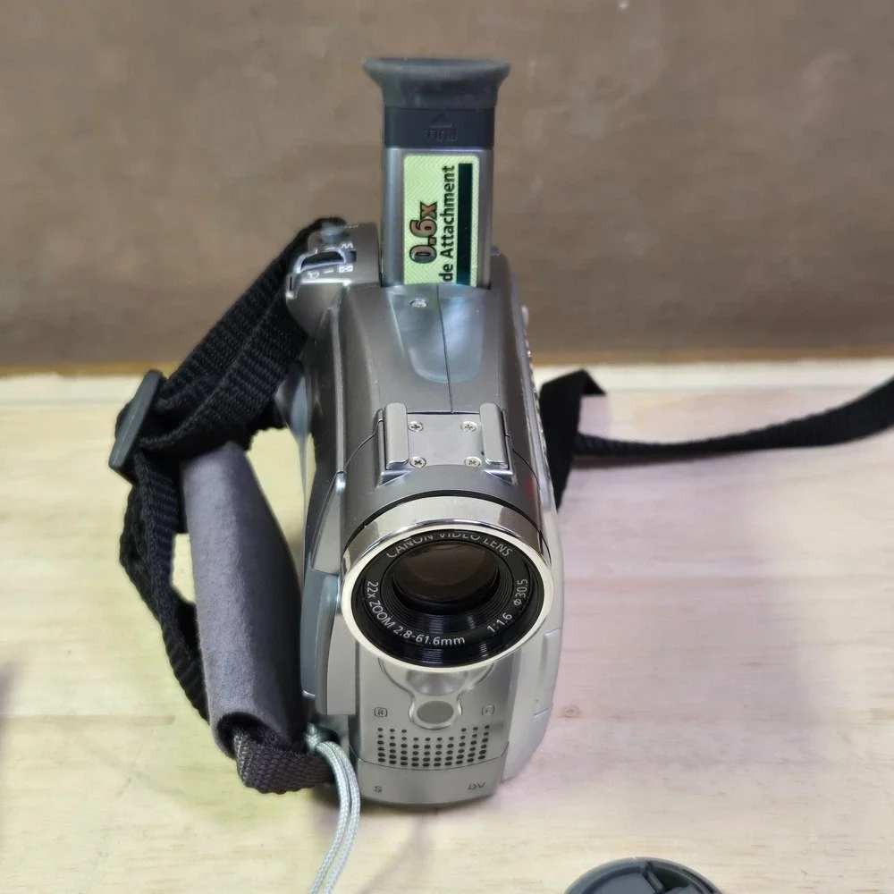 Canon ZR90 Mini DV Camcorder Black Screen For parts/repair was working